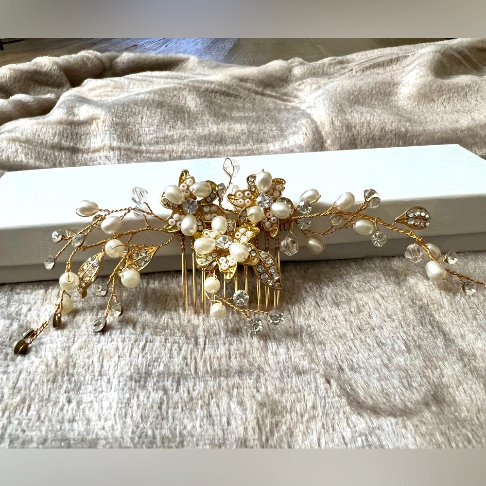 Floral Bridal Hair piece with Hair Comb; Gold with Pearls
